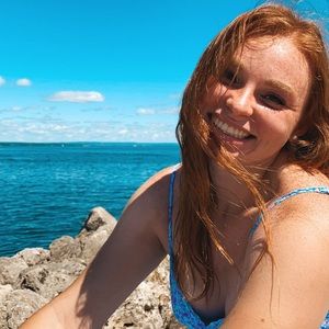 Meet your Posher, Alexis